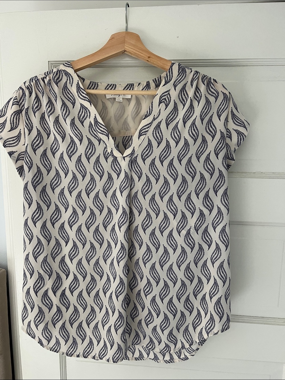 Cream & Navy Patterned V-Neck Short-Sleeve Blouse